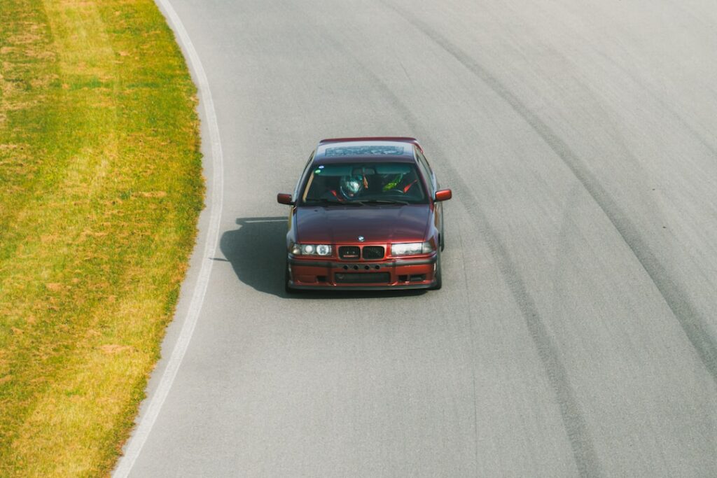 Frontantrieb und Kurven: Was bei zu starkem Beschleunigen passieren kann