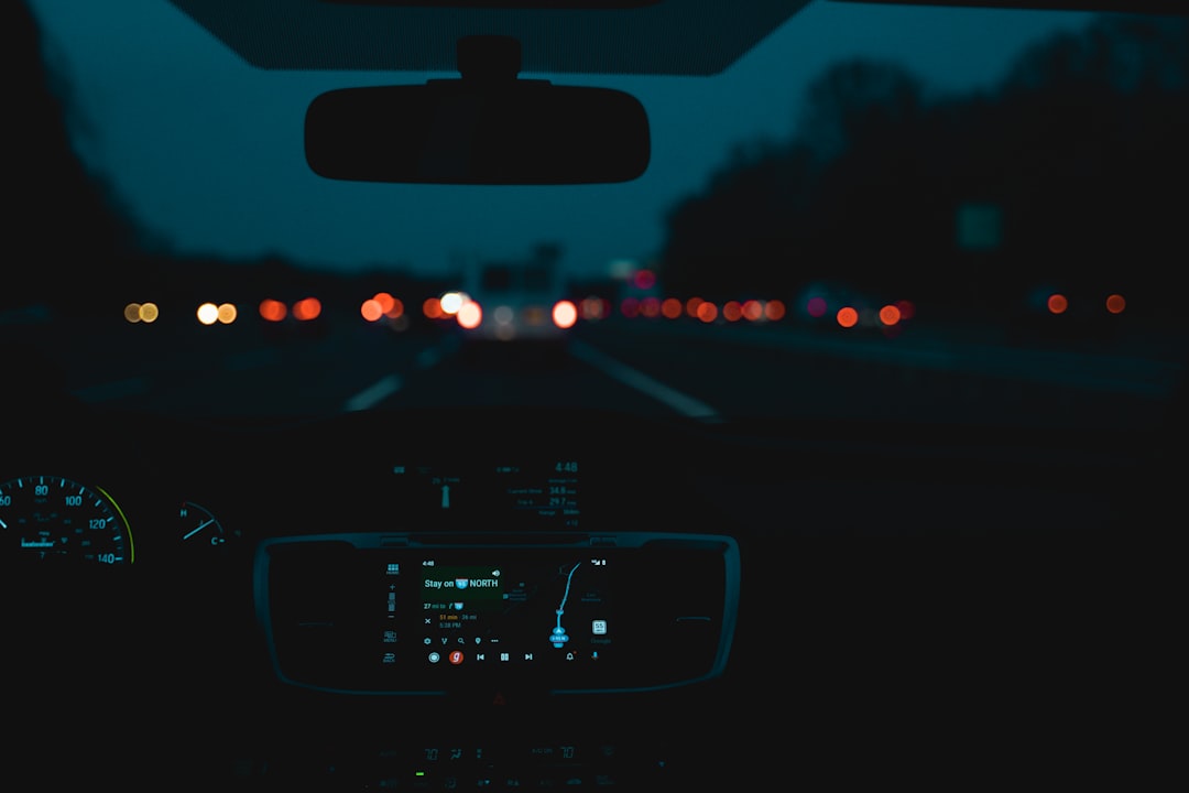 Abblendlicht am Tag: Wann das Fahren mit Licht vorgeschrieben ist